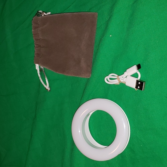 Clip On Bright White LED Ring Light with USB Cable and Soft Bag - Picture 2 of 8